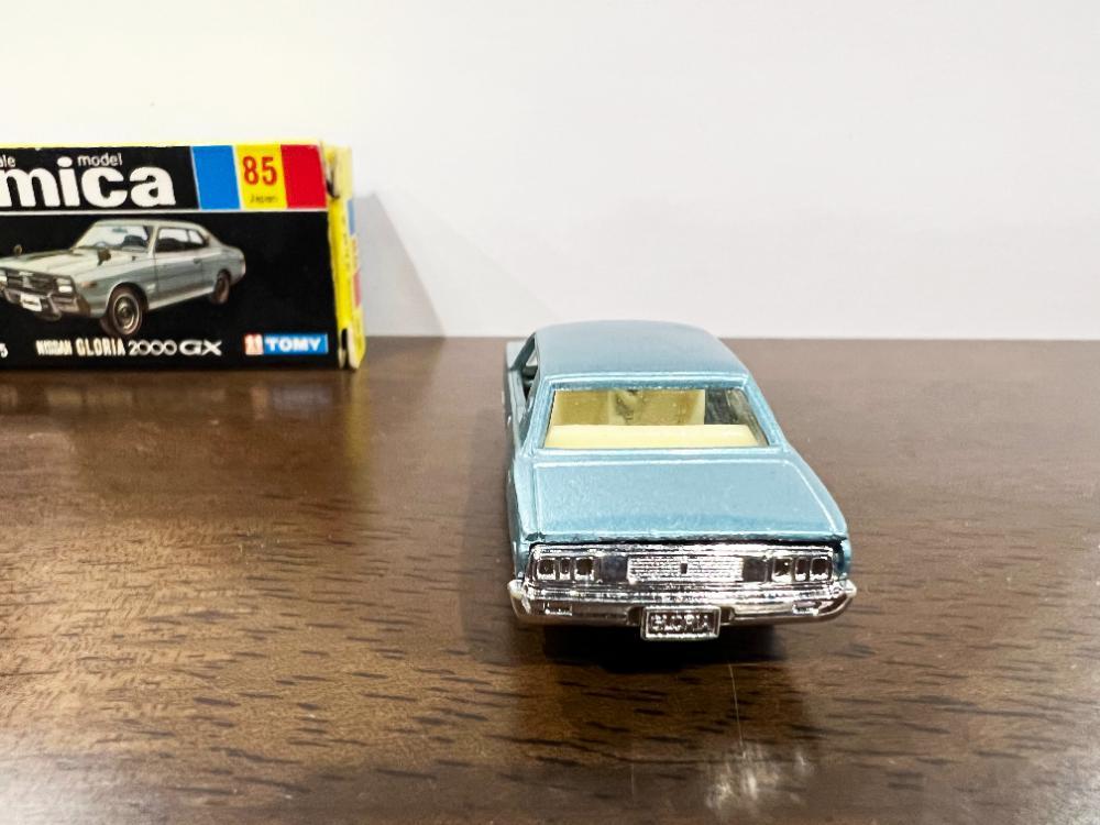 トミカ黒箱 日産グロリア 2000 GX 1⁄65 日本製 白色 旧ホイールです