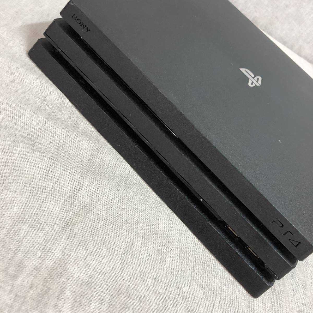 PlayStation 4 Pro ジェット・ブラック 1TB (CUH-7200BB01)