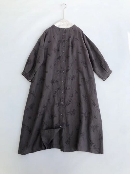 dワンピース　高級感あり　リバーシブリ　花刺柄　黒灰色　麻100％　リネン　長袖　ゆったりとした　ナチュラル系　大人可愛デザイン