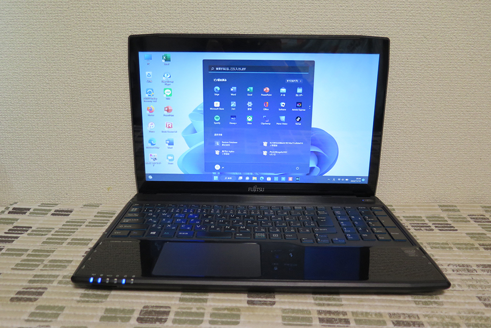 タッチパネル【高速Core i3(Haswell)☆爆速新品SSD512GB】Sony Fit15A