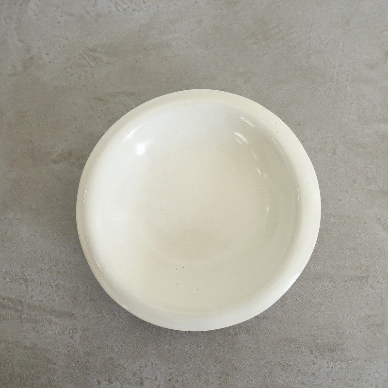 安藤雅信さんなホワイト お皿 澄んだ空気に包まれた器は、