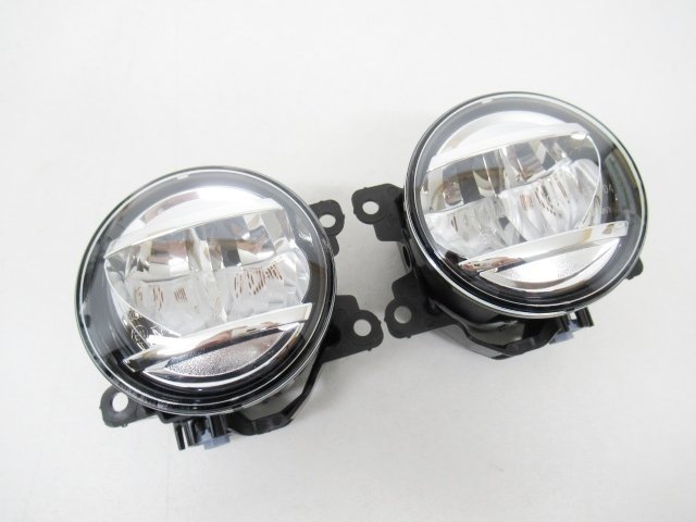 良品】 デリカ D:5 純正 LED フォグランプ フォグライト KOITO 114