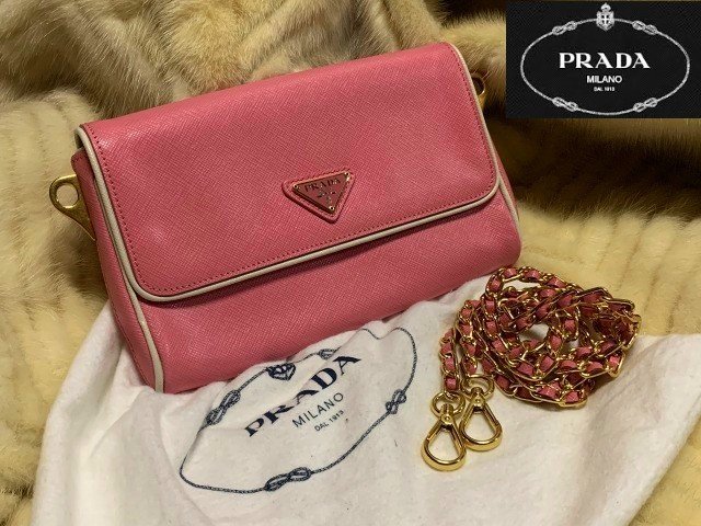 ◇プラダ　PRADA　ベビーピンクカラーが愛らしい【チェーンウォレット　スマホショルダーにも！ ゴールド金具 】M12067