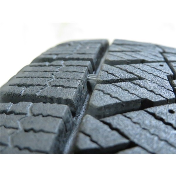 2018年製 7～8分山 ブリヂストン BLIZZAK VRX2 165/60R15 77Q 4本/札幌市手渡し可/中古スタッドレスタイヤ(冬タイヤ) ハスラー E1_62 BLIZZAK ブリヂストン 7～8分山 F_126 4本&frasl;札幌市手渡し可&frasl;中古スタッドレスタイヤ(冬タイヤ)ハリアー 97Q