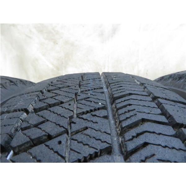 2018年製 7～8分山 ブリヂストン BLIZZAK VRX2 165/60R15 77Q 4本/札幌市手渡し可/中古スタッドレスタイヤ(冬タイヤ) ハスラー E1_62 BLIZZAK ブリヂストン 7～8分山 F_126 4本&frasl;札幌市手渡し可&frasl;中古スタッドレスタイヤ(冬タイヤ)ハリアー 97Q
