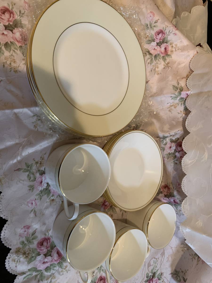 驚きの破格値，100%新品 品 WEDGWOOD ウェッジウッド プレート4枚 中皿 カップ皿 4枚 スプ－プ コーピーカップ4客セット(ウェッジウッド)｜売買されたオークション情報、yahooの商品情報をアーカイブ公開 - オークファ ウェッジウッド