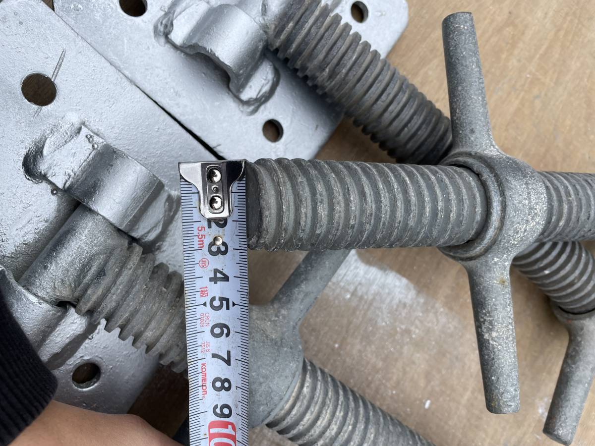 足場材　自在　ジャッキベース　中古　5本セット　送料着払い　(Ｙ１０) : 5本入 自在ジャッキベース 34x422L クランプ 単管用