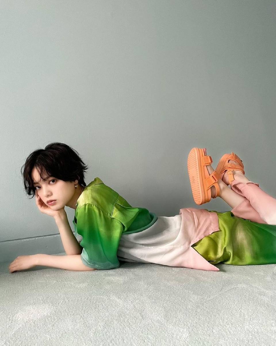 欅坂46 平手友梨奈 2C L版10枚 高画質 品の入札履歴 - 入札者の順位
