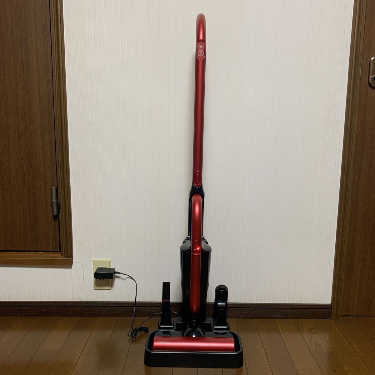 TOSHIBA VC-WL100 コードレスクリーナー サテンレッド 東芝