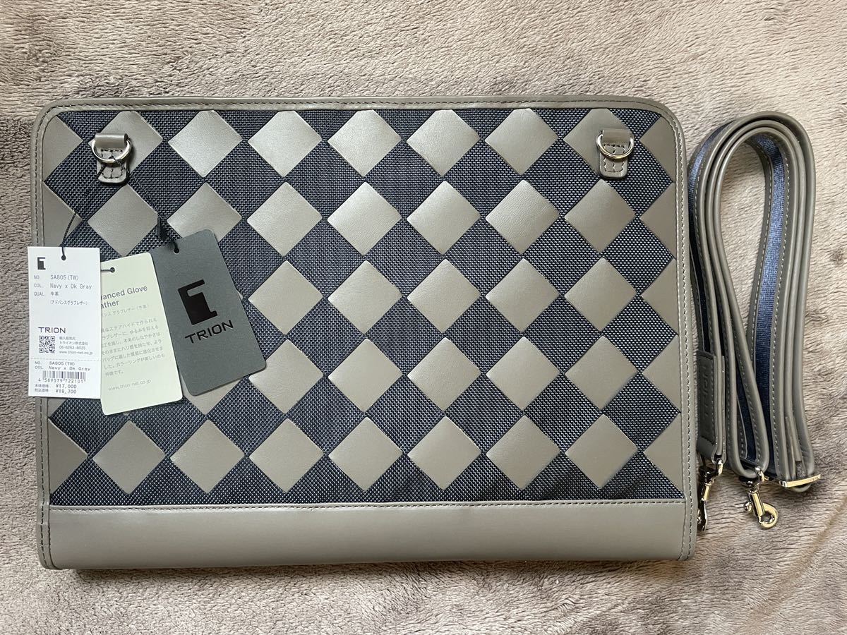 ☆新品未使用！クラッチバッグにもショルダーバッグにもなるトライオン  