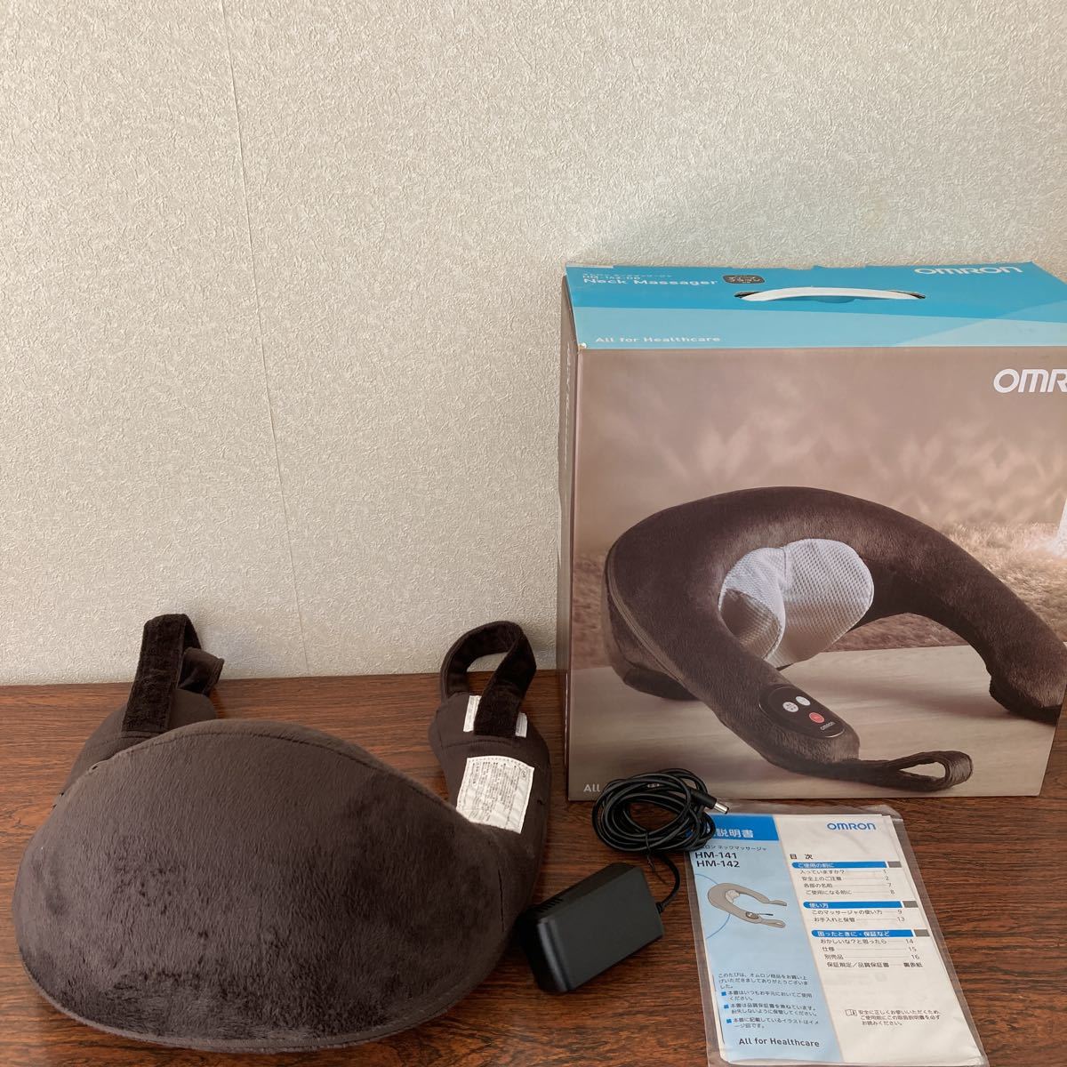 オムロン ネックマッサージャー OMRON HM-142 DBXbox One 送料無料