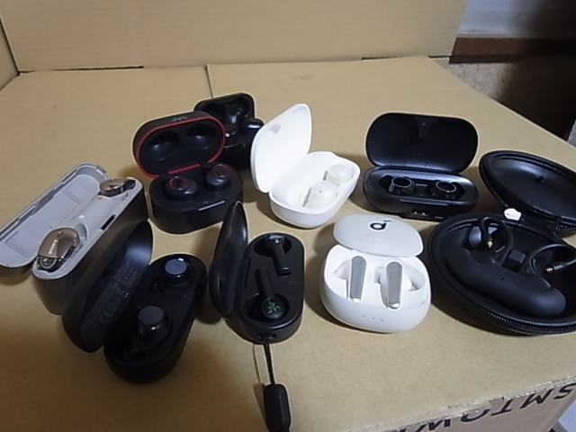 お得，大人気 ヘッドフォン イヤフォン 12個 SONY他 ブルートゥース(その他)｜売買されたオークション情報、yahooの商品情報をアーカイブ公開 - オークファン その他