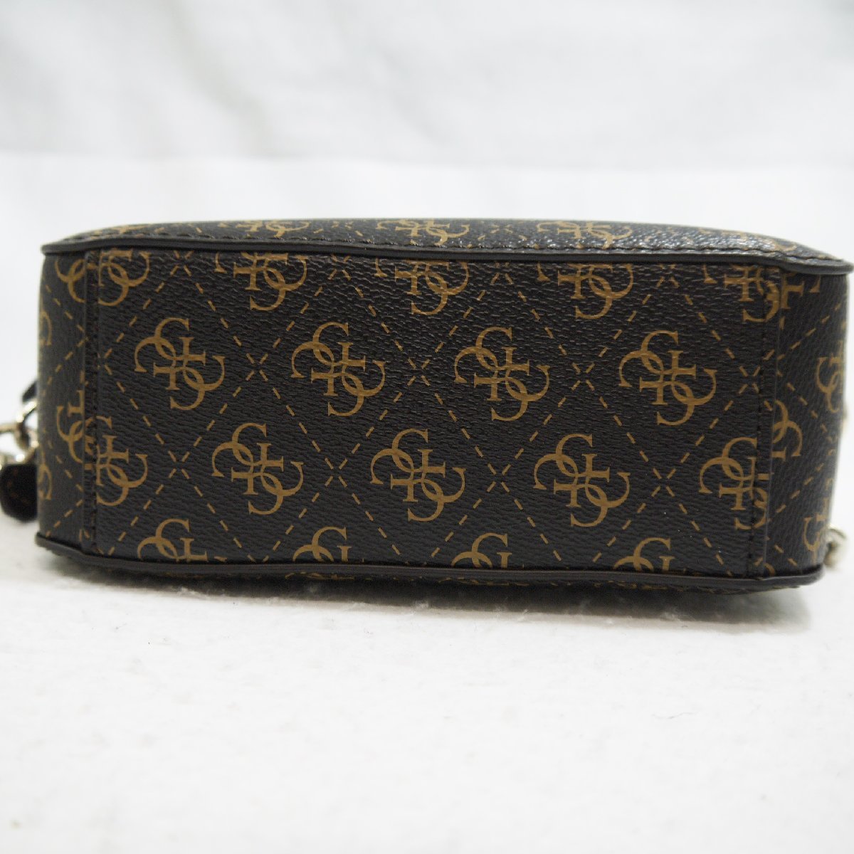 USED品・保管品 GUESS ゲス QB787914 チェーンショルダーバッグ 総柄 
