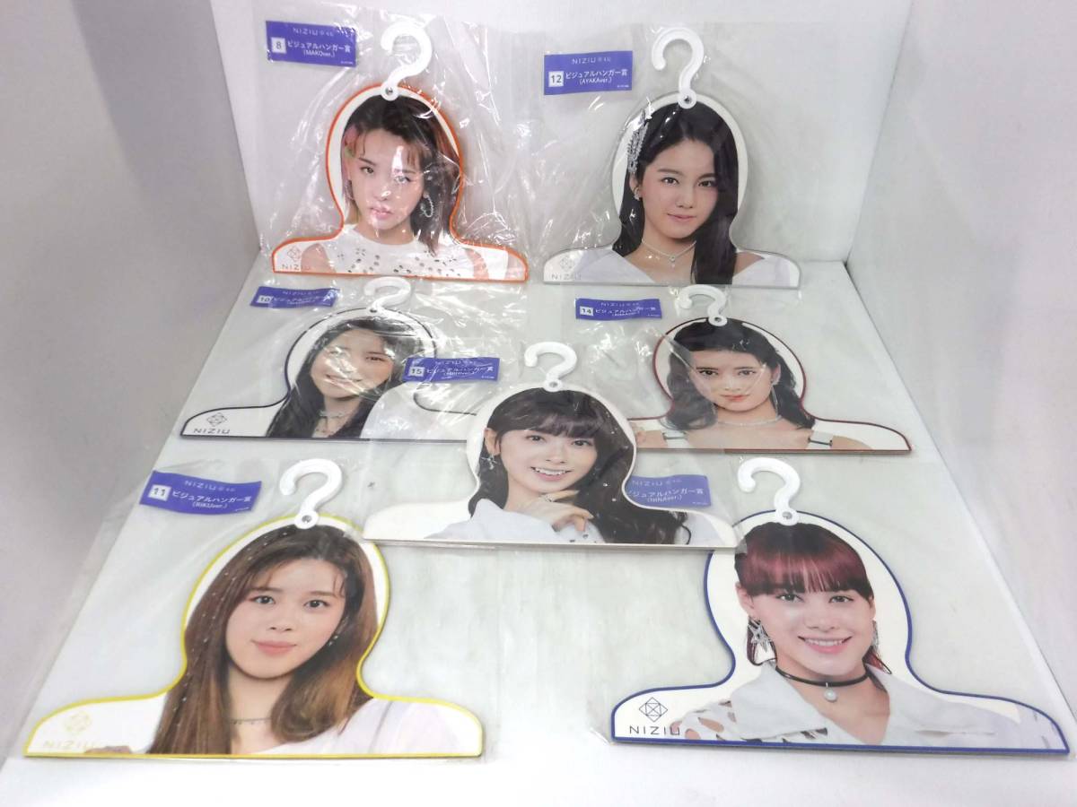 NiziU NiziUくじ他 グッズ まとめ売り(タレントグッズ)｜売買された