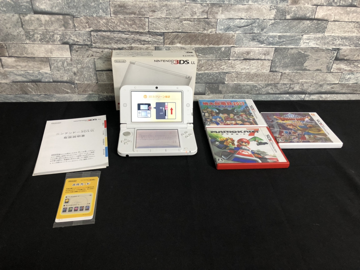 ☆美品☆任天堂/ニンテンドー 3DS LL本体 SPR-001＋おまけソフト4本