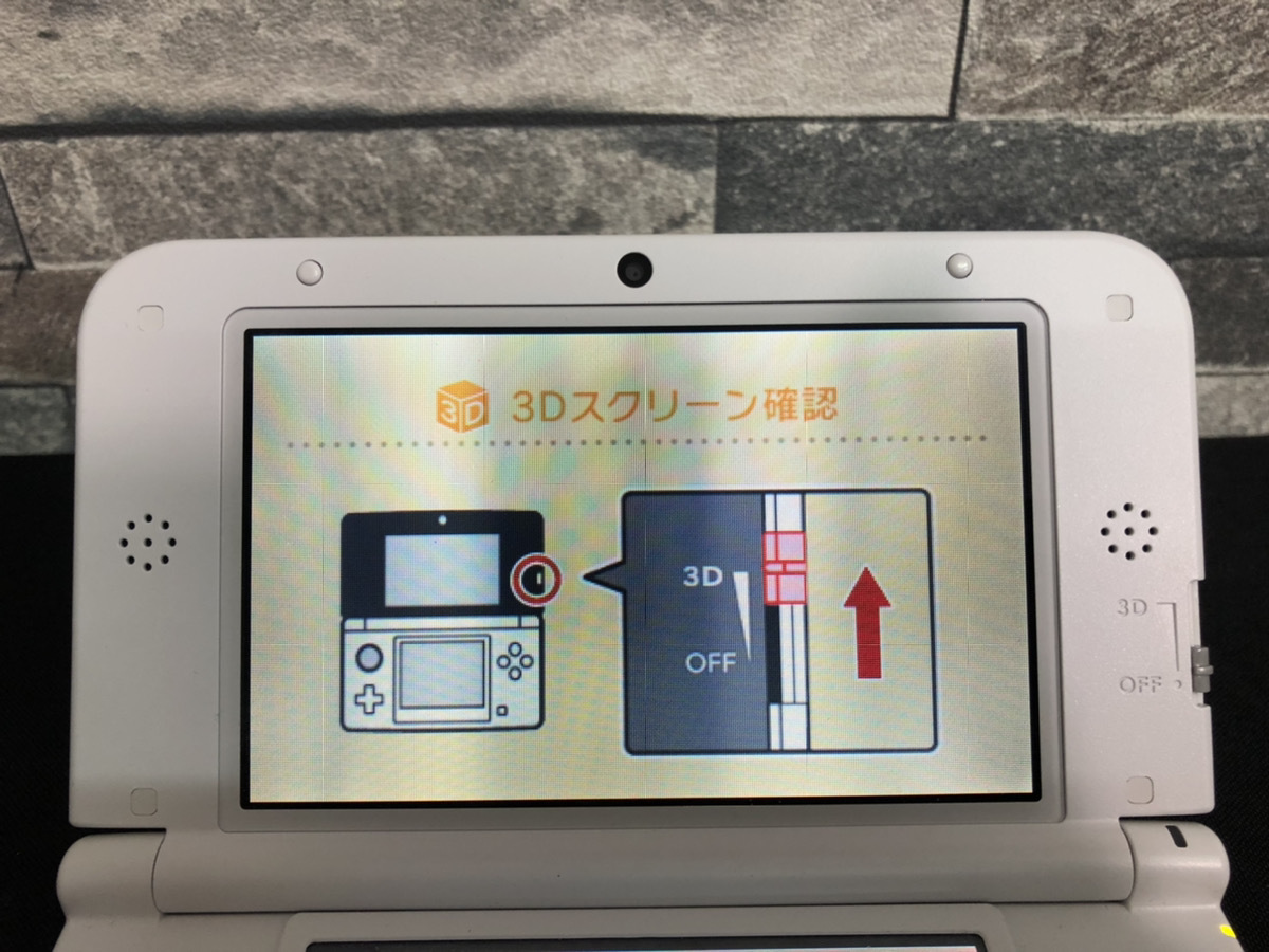 ☆美品☆任天堂/ニンテンドー 3DS LL本体 SPR-001＋おまけソフト4本