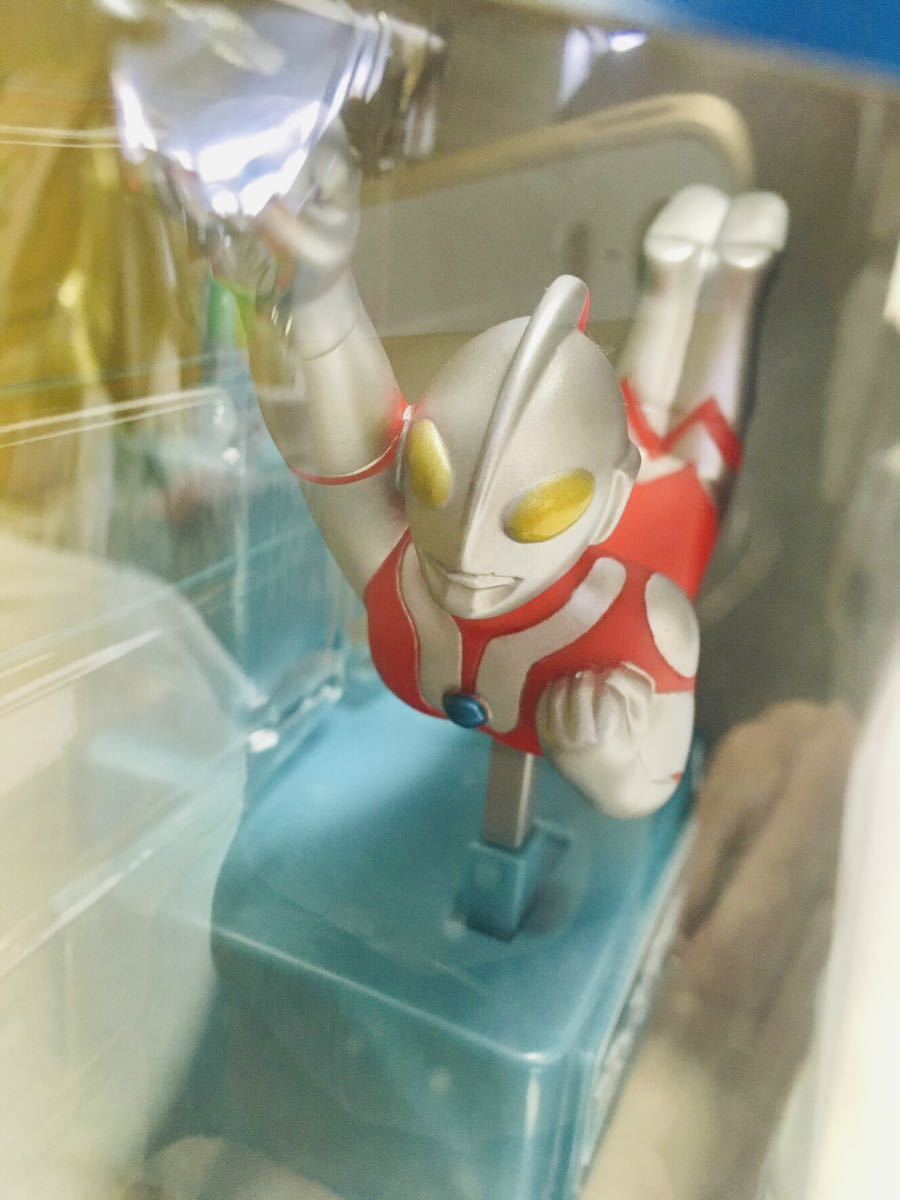 バンダイ BANDAI ウルトラマン ヒーローバンク 貯金箱 動くコイン遊具 
