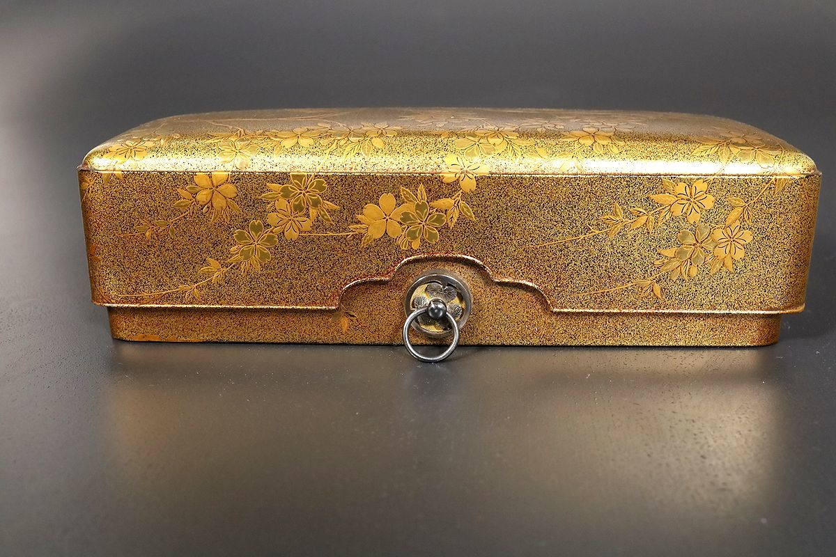 江戸時代・徳川家伝来　葵紋金蒔絵四段重箱（大名道具） 江戸時代・徳川家伝来 葵紋金蒔絵四段重箱（大名道具）