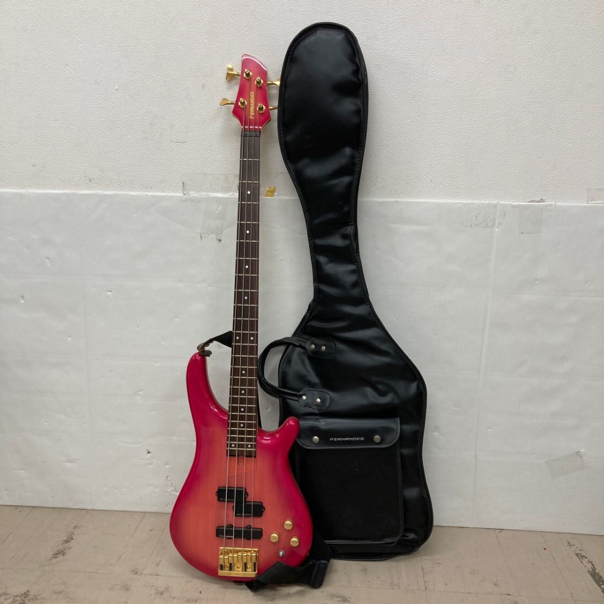 M143-O19-1365 FERNANDES フェルナンデス エレキベース ピンク系 4弦 