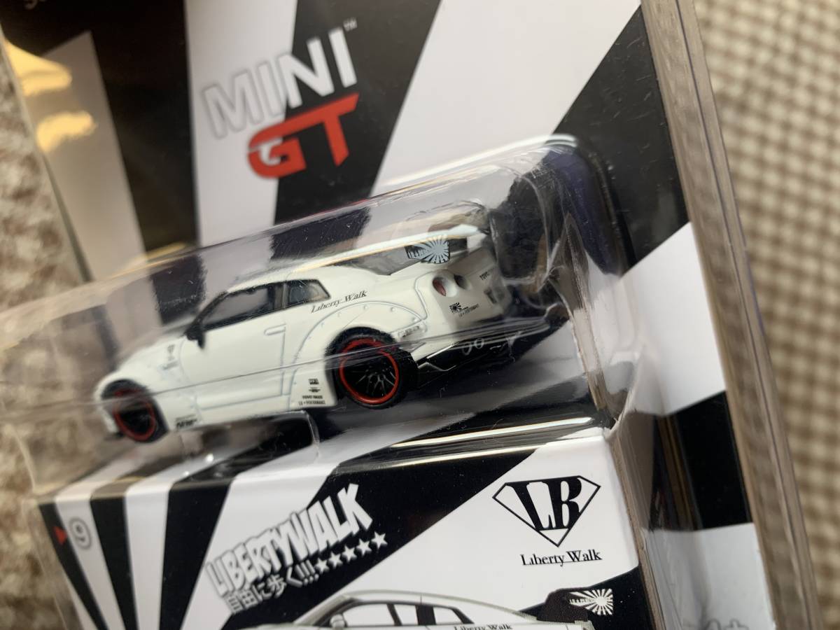 トイザらス限定 MINI GT LB WORKS NISSAN GT-R ミニカー マット