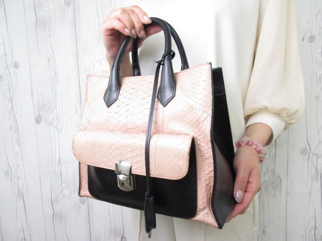 極美品 BALENCIAGA バレンシアガ パイソン ハンドバッグ トートバッグ バッグ レザー サーモンピンク×黒 56932