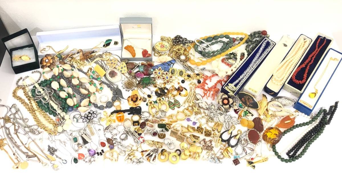 DRM-MIX-084 ☆100円～☆≪大特価纏め売り≫ 50点以上 真珠/珊瑚/アクセ/ネックレス/ペンダント/ブローチ/リング 色石 水晶 サンゴ カメオ