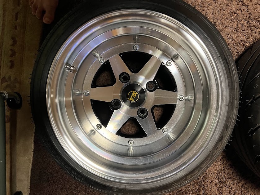 復刻版　ロンシャンXR4　中古傷有り　１４インチ　PCD114.3　４穴　9J　ET-25　195/45R14　10J　ET-37　225/40R14　ケンメリGC110ハコスカ