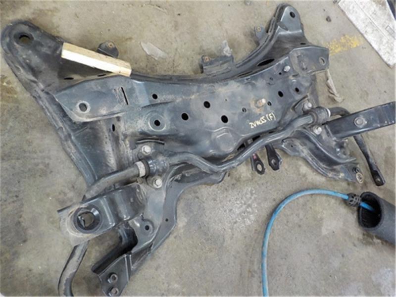 トヨタ 純正 プリウス 《 ZVW55 》 フロントサスペンションクロスメンバ 51201-47072 P10500-22022113