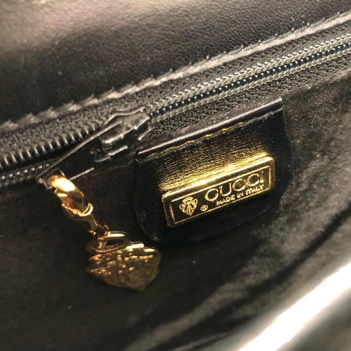 GUCCI グッチ レザーショルダーバッグ 黒×ゴールド金具 【公式通販】