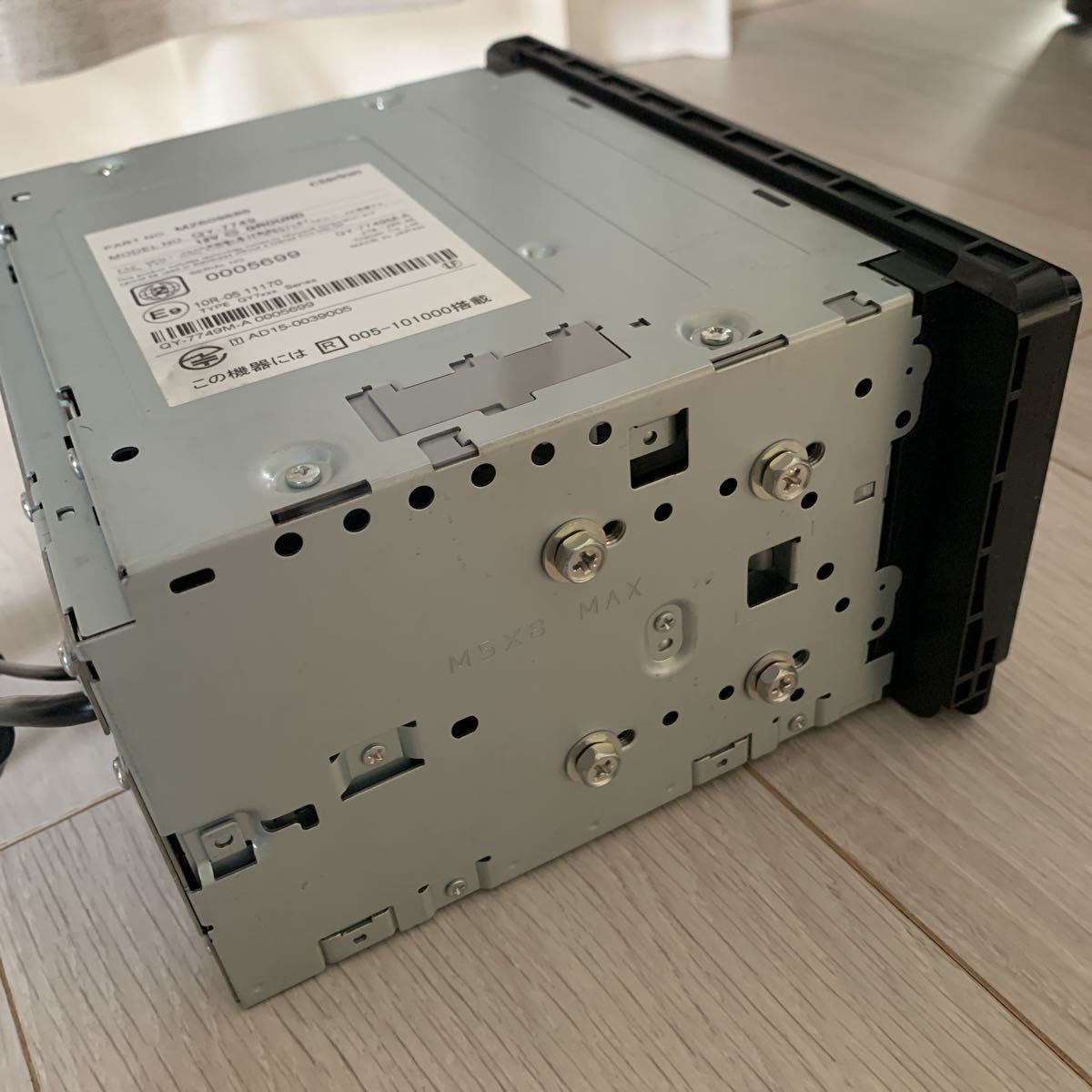 ジャンク Clarion クラリオン 7.7インチメモリーナビQY-7749 GCX776W