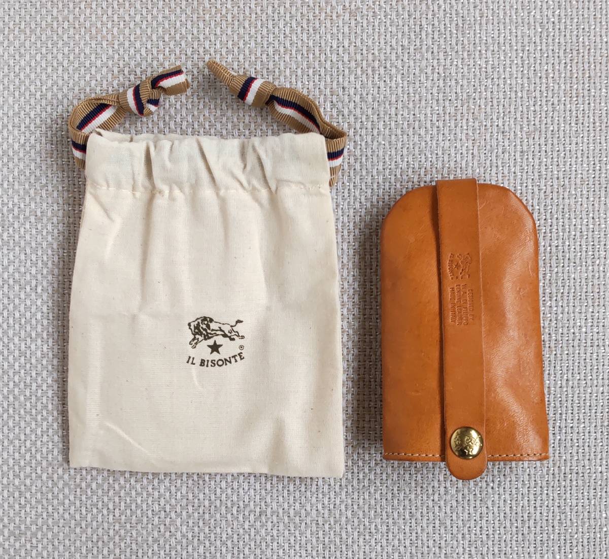 ★美品★ IL BISONTE イルビゾンテ キーケース 保管袋付き レザー 釣り鐘型