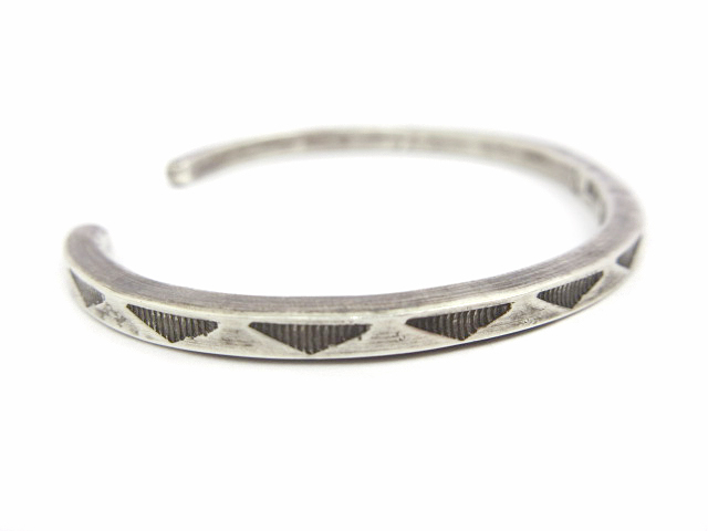 ホワイトバッファロー white buffalo バングル シルバー925