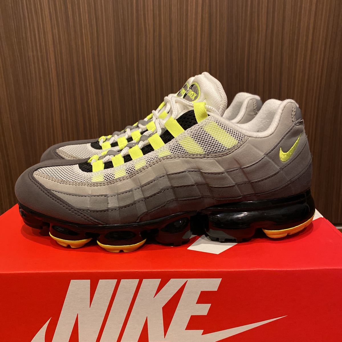 1円スタート売り切り！《美中古》NIKE AIR VAPORMAX 95 NEON 27cm 