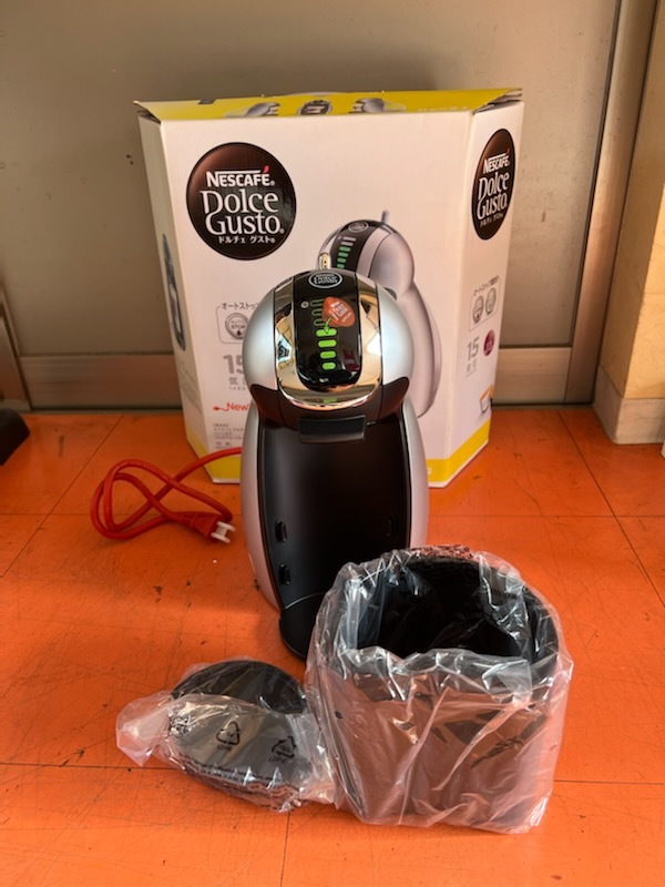 未使用　ネスカフェドルチェグスト ジェニオ2 NESCAFE コーヒーメーカー ワインレッド MD9771