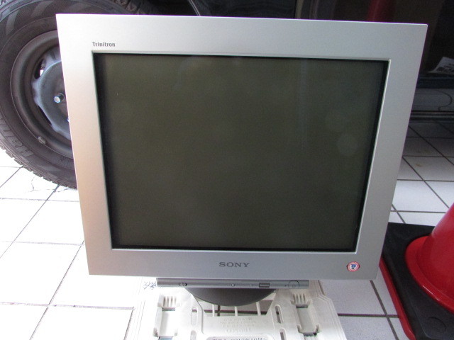 【YMT0836】希少★SONY ソニー GDM-F520 Trinitron CRTモニター 使用時間20245時間、メニュー確認済み、割れ有・状態悪い★中古