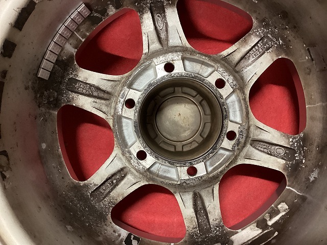 ② メーカー不明15インチ アルミホイール•タイヤ 中古品 2本セット メーカー不明 RV用 15インチアルミホイール 15x6.5J+27 PCD139.7 6穴 a