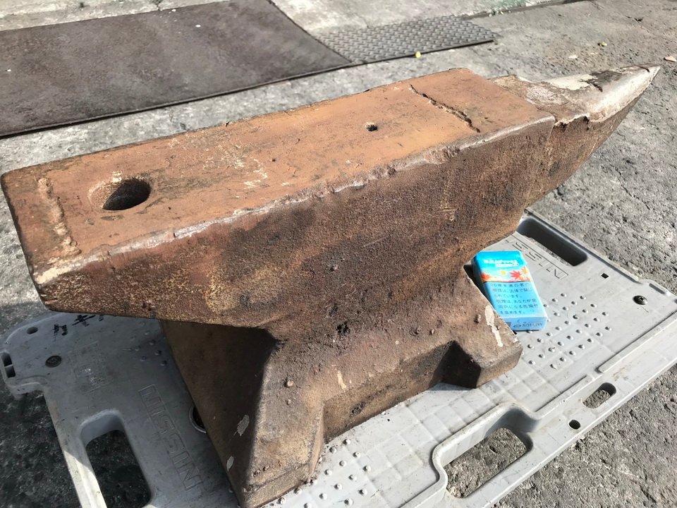 鍛冶屋の金床 NBK アンビル 金床 角付き 作業台 叩き台 40kg アンビル