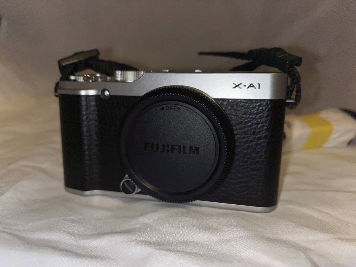 116 FUJIFILM X-A1 ボディー シルバー フジフィルム ジャンク 