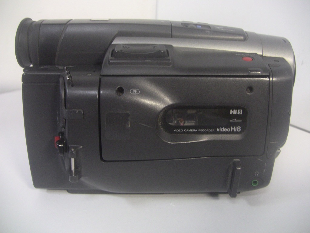 【送料無料・動作確認済み】8mmテープ再生できます！SONY Hi8ビデオカメラ CCD-TRV90☆ダビングにご使用ください！☆/0032 SONY 8mmテープ再生できます Hi8ビデオカメラ 撮影× 再生〇 誰か、なぜHi8の8mmテープがこのソニーのビデオカメラでは再生