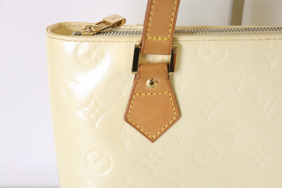 ト葛】 LOUIS VUITTON ルイヴィトン モノグラム ヴェルニ ヒューストン