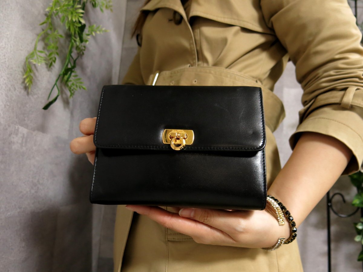 ●超美品●Salvatore Ferragamo フェラガモ●ガンチーニ●カーフ レザー 本革●ミニポーチ●黒●G金具●ヴィンテージ●Js33374