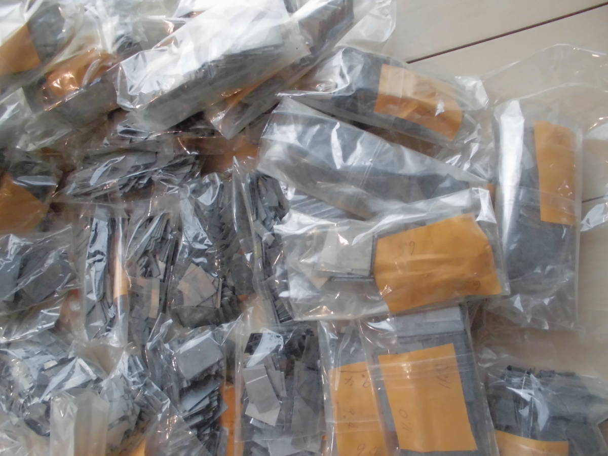 【赤字超特価，大人気】 大量メタル込め物インテル活版印刷用スペーサー重量11.5ｋｇ古道具金属片活字仕切り金物部品大きさ各種様々調整プレートいろいろサイズ類(雑貨)｜売買されたオークション情報、yahooの商 その他