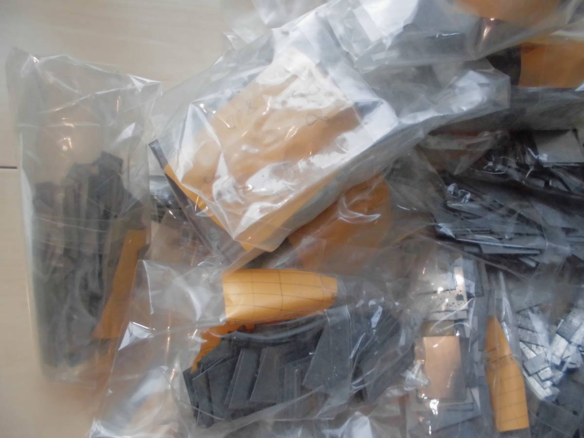 大量メタル込め物インテル活版印刷用スペーサー重量11.5ｋｇ古道具金属片活字仕切り金物部品大きさ各種様々調整プレートいろいろサイズ類 サラマ・プレス倶楽部：キットのご紹介 込め物・インテル・ファニチュア 2025年10月8日（水）立教大学図書館様所蔵 | 株式会社 資料保存器材