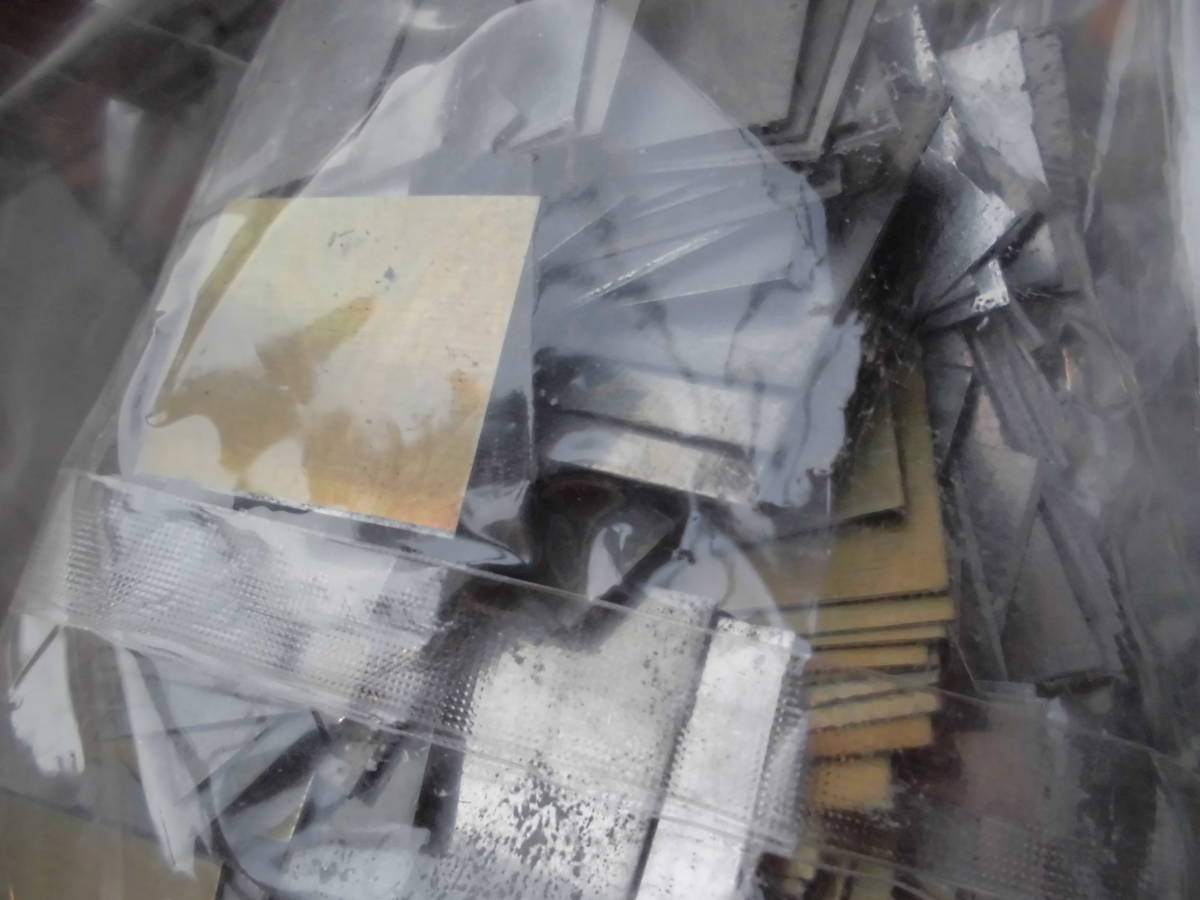 大量メタル込め物インテル活版印刷用スペーサー重量11.5ｋｇ古道具金属片活字仕切り金物部品大きさ各種様々調整プレートいろいろサイズ類 サラマ・プレス倶楽部：キットのご紹介 込め物・インテル・ファニチュア 2025年10月8日（水）立教大学図書館様所蔵 | 株式会社 資料保存器材