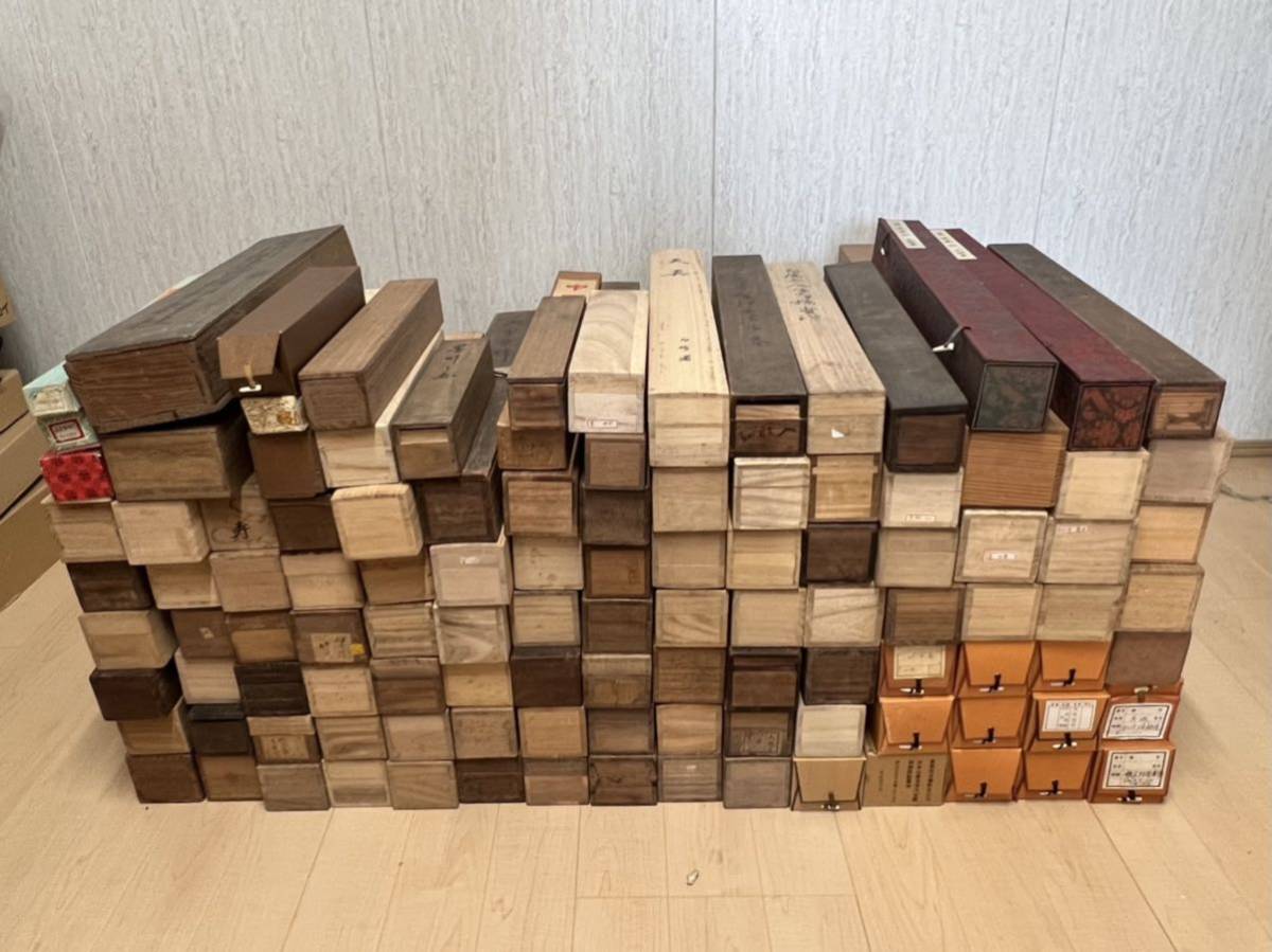 掛け軸 まとめて 111本 書 中国 掛軸 日本画 放出品 仏画 花鳥 仏教美術 山水 中国美術 書画 箱有り