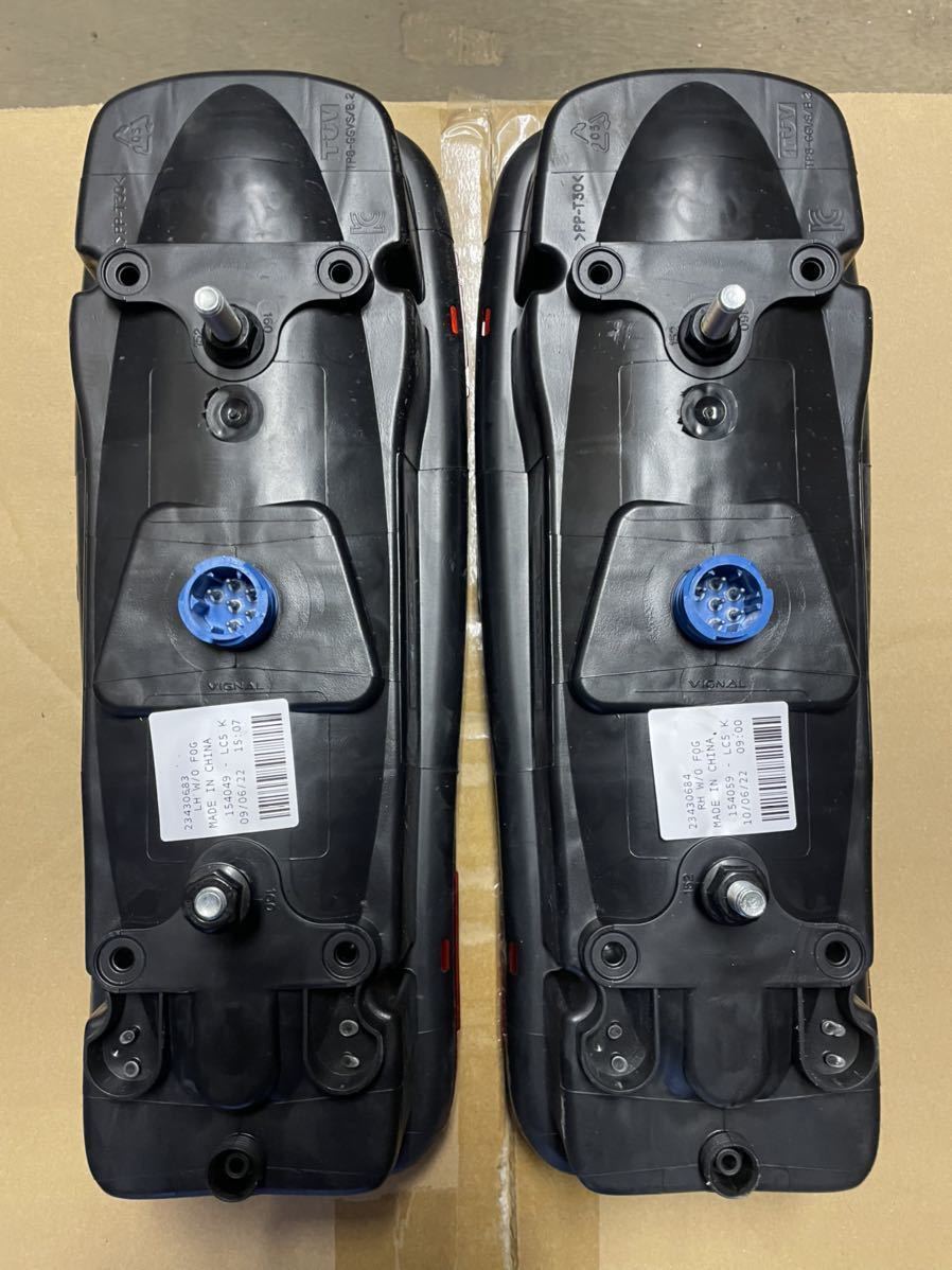 UDトラックス クオン 純正テールランプ 新車外し 左右セット UDクオン