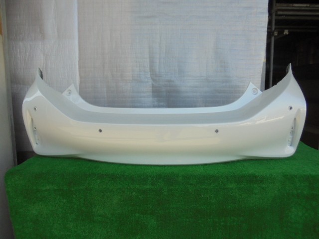 トヨタ／アクア　NHP10　後期用　リアバンパー　ソナー穴4ヶ　070　No.912952【品番　52159-52989-A0】