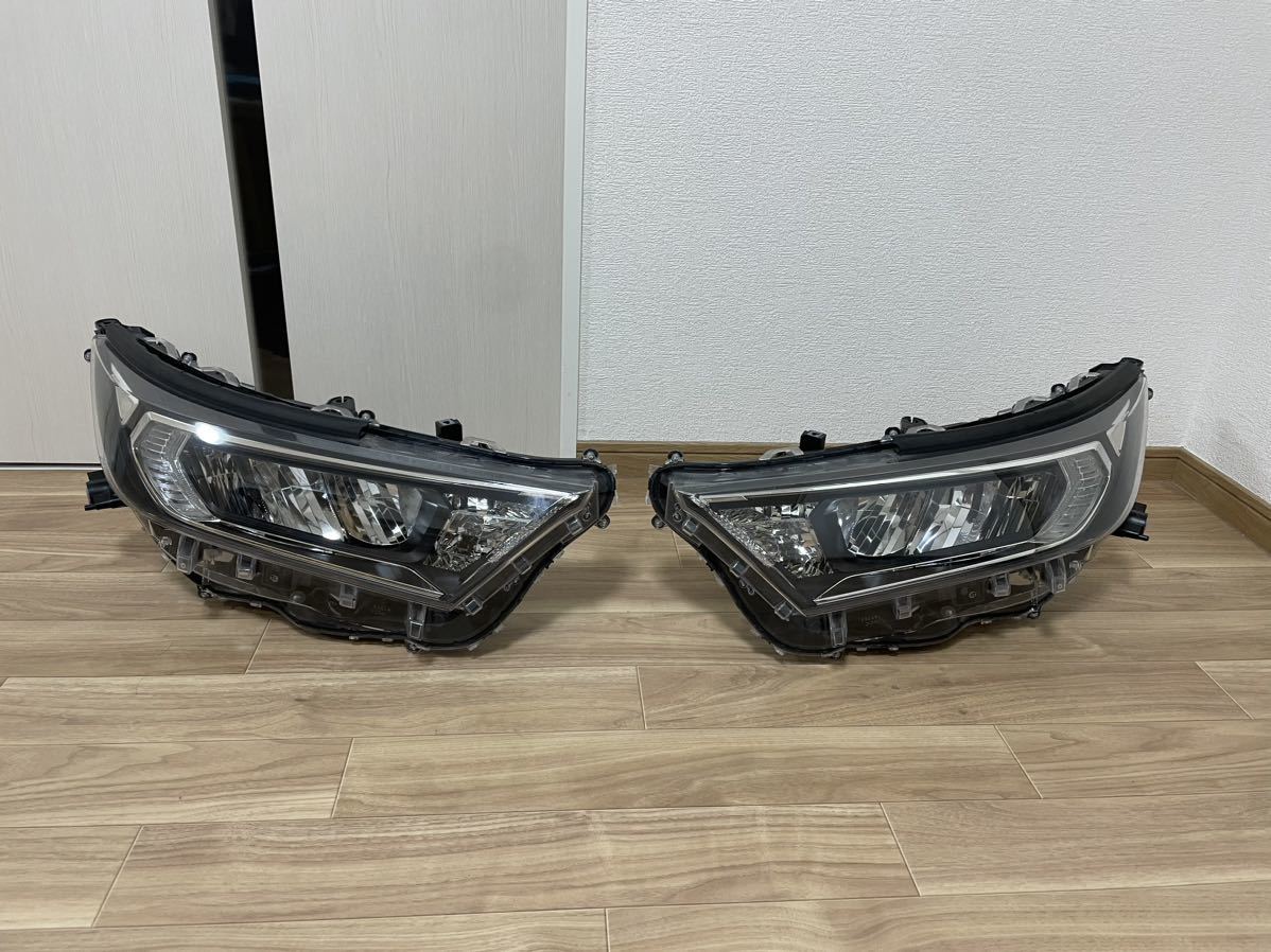 RAV4トヨタ純正 ヘッドライト左右セット 81145-42882 81185-42882
