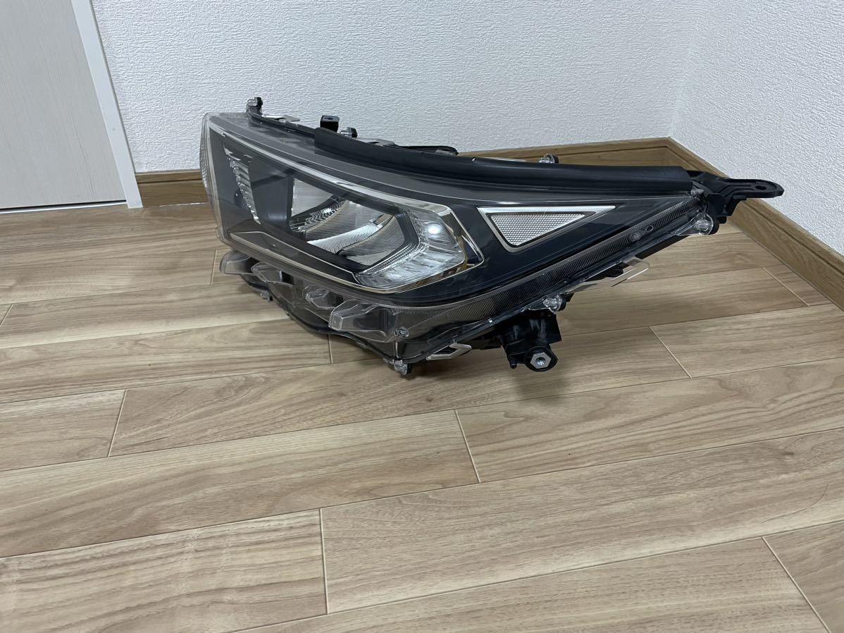 RAV4トヨタ純正 ヘッドライト左右セット 81145-42882 81185-42882