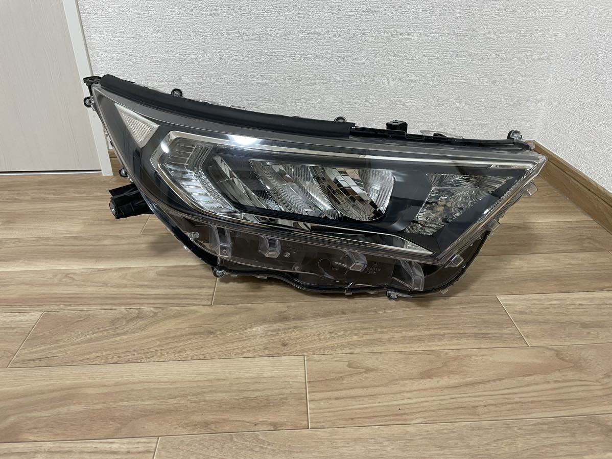 RAV4トヨタ純正 ヘッドライト左右セット 81145-42882 81185-42882